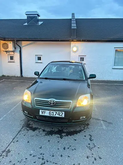 Toyota Avensis 2004 photo 2
