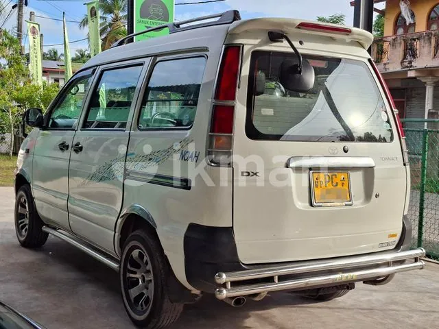 Toyota Noah 2006 photo 4