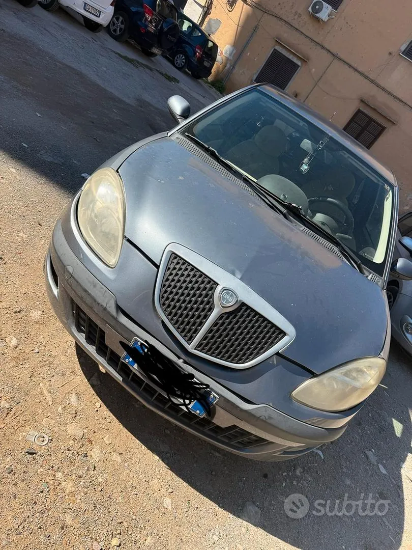Lancia Ypsilon
