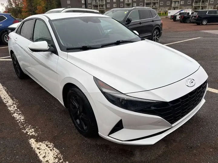 Hyundai Elantra 2022 photo 3