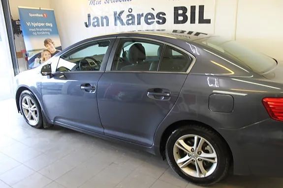 Toyota Avensis 2013 photo 2