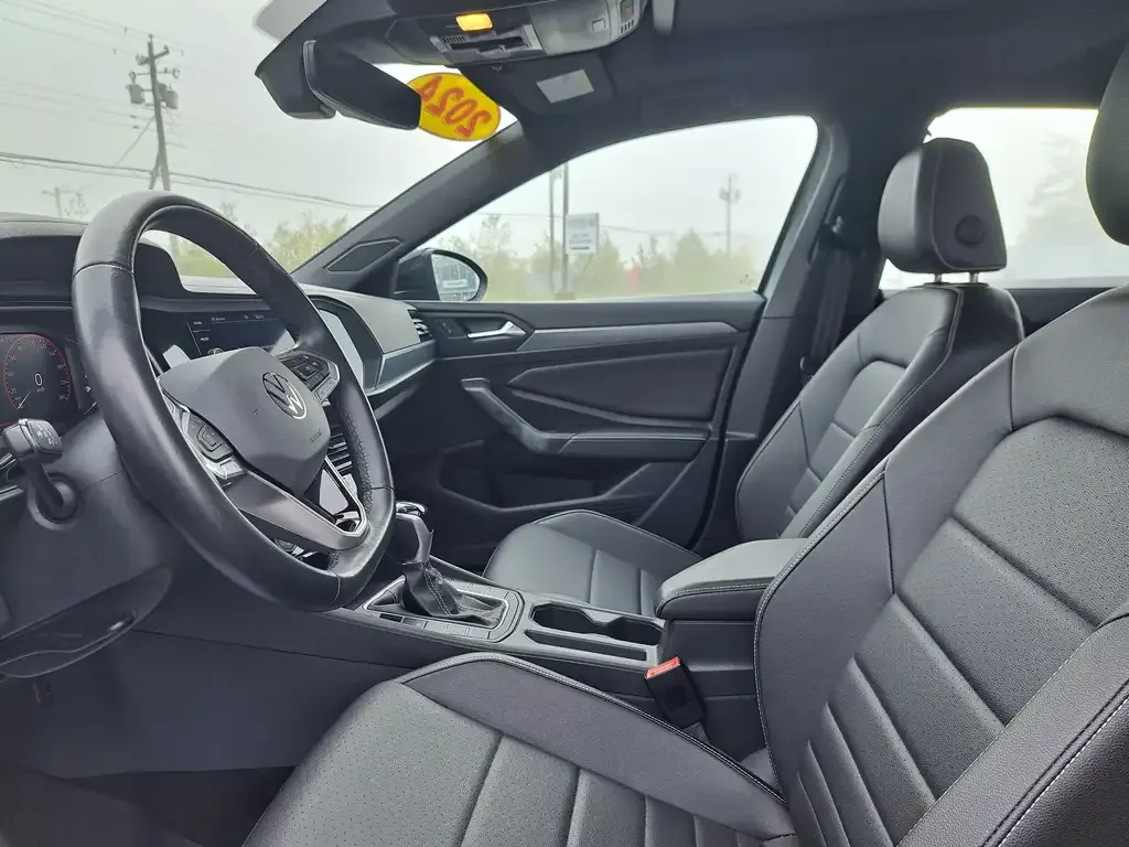 Volkswagen Jetta 2024 photo 2