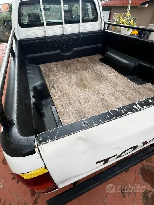 Toyota Hilux 2010 photo 4