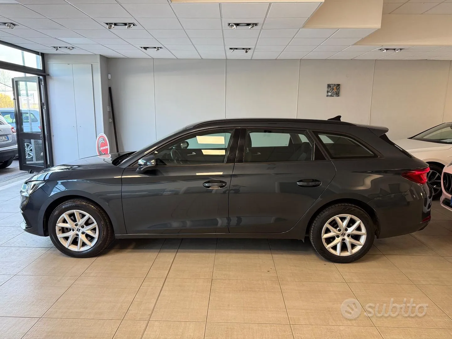 Seat Leon 2023 photo 2