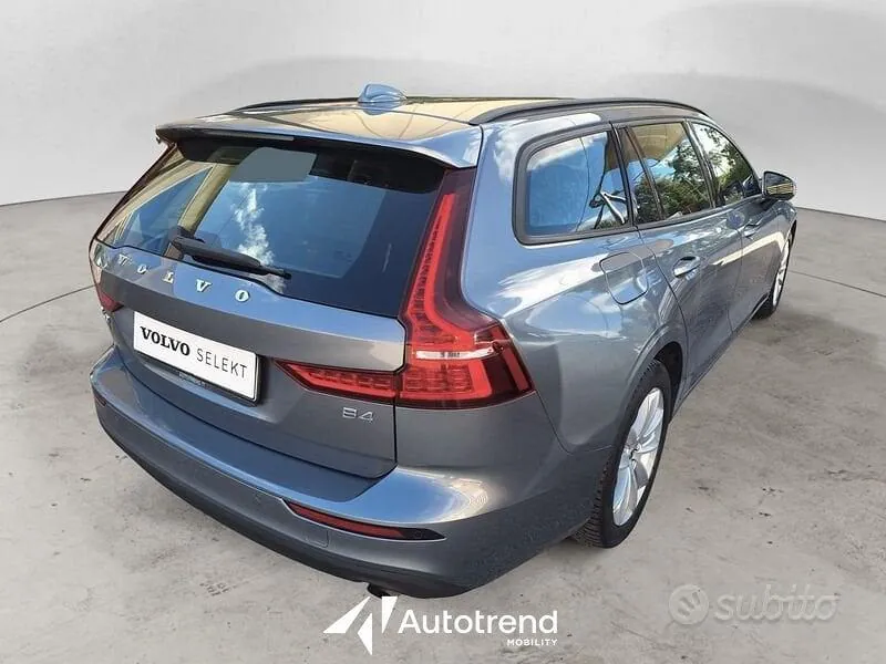 Volvo V60 2021 photo 2