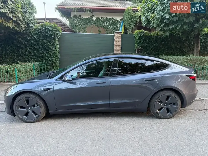 Tesla Model 3 2022 photo 3