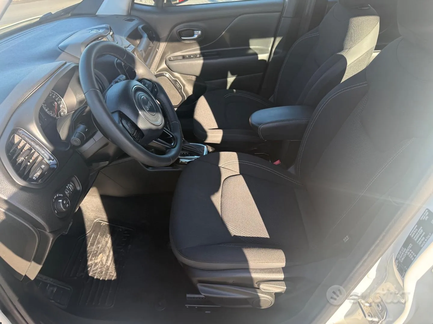 Jeep Renegade 2023 photo 4