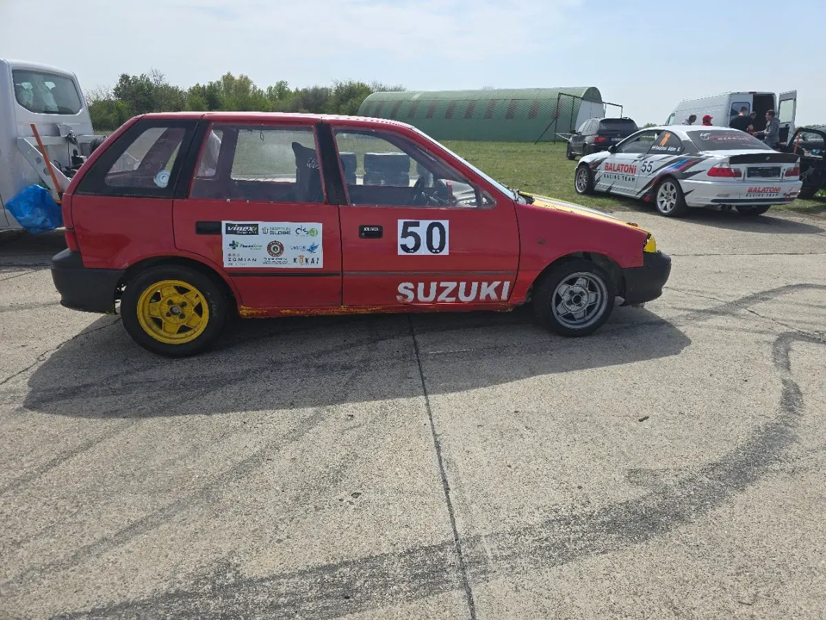 Suzuki Swift 1998 photo 2