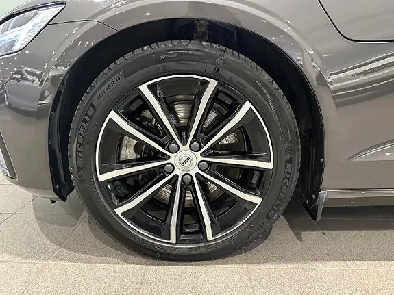 Volvo V60 2025 photo 3