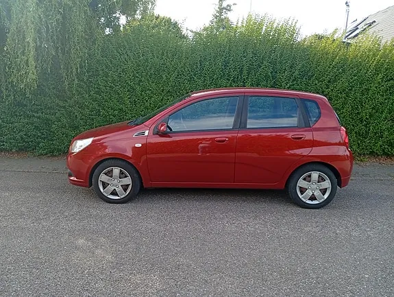 Chevrolet Aveo 2010 photo 2