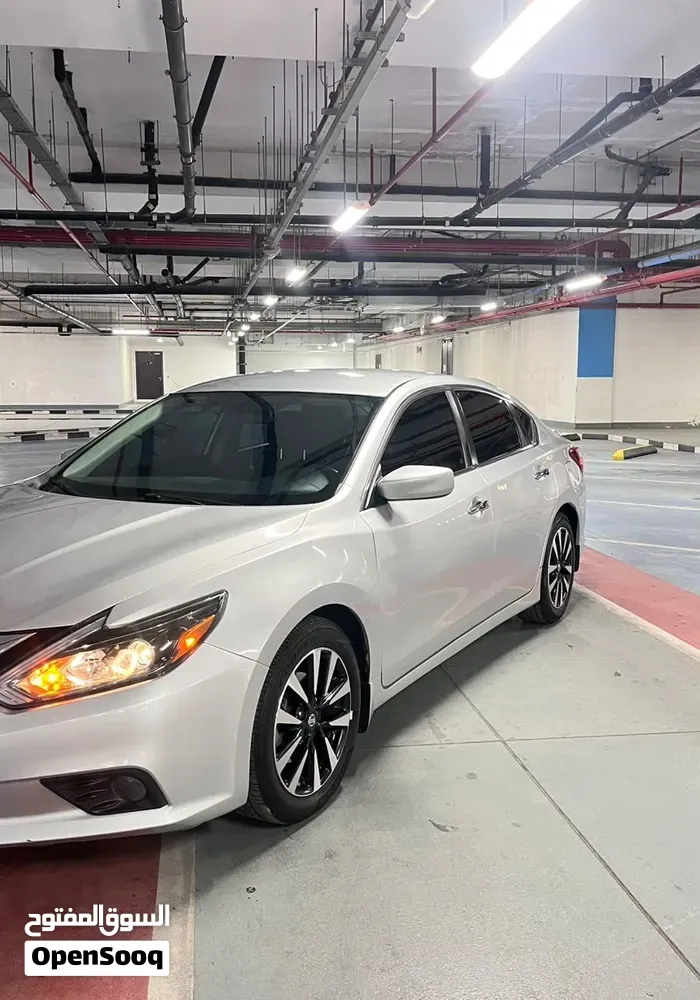 Nissan Altima 2018 photo 2