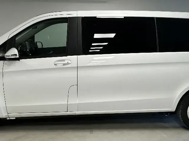 Mercedes-Benz V-Class 2023 photo 2