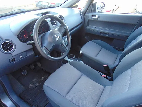 Mitsubishi Colt 2007 photo 2