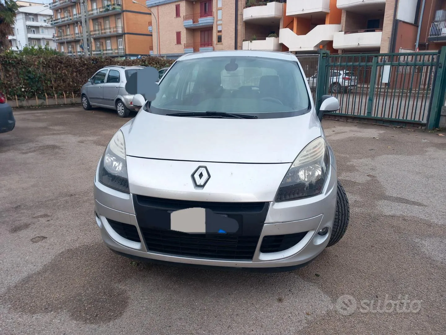 Renault Scenic 2010 photo 2