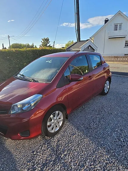 Toyota Yaris 2012 photo 3