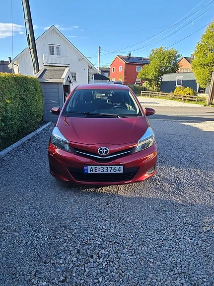Toyota Yaris 2012 photo 2
