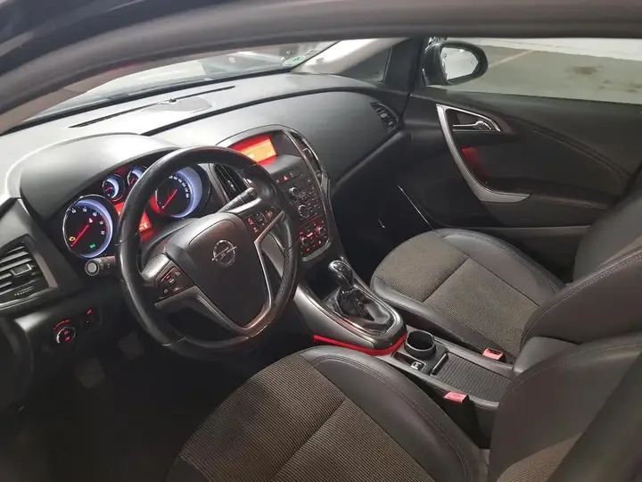Opel Astra J