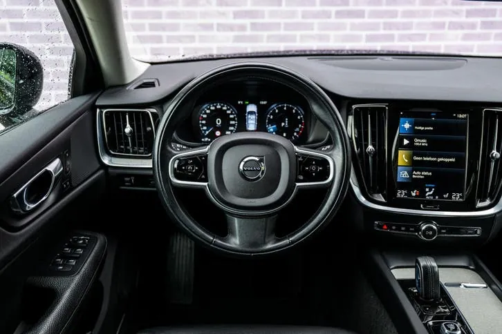 Volvo V60 2021 photo 3