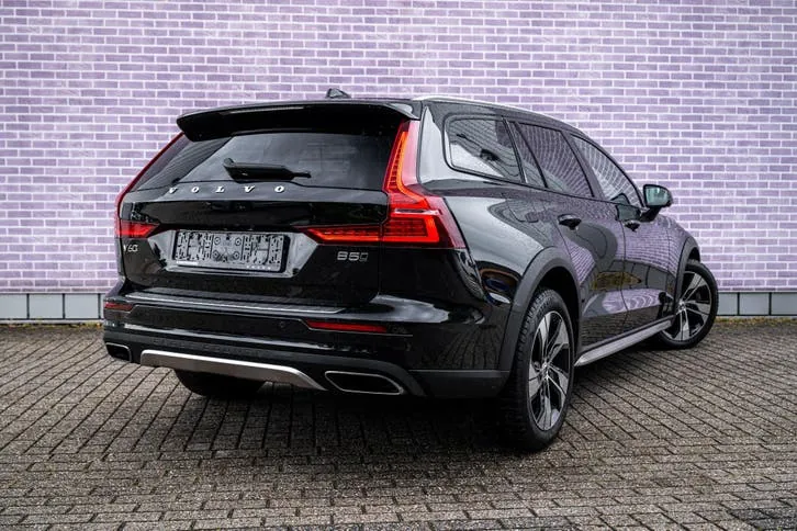 Volvo V60 2021 photo 2