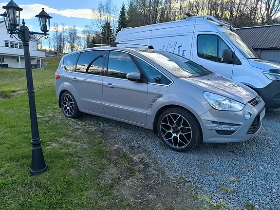 Ford S-Max 2011 photo 2