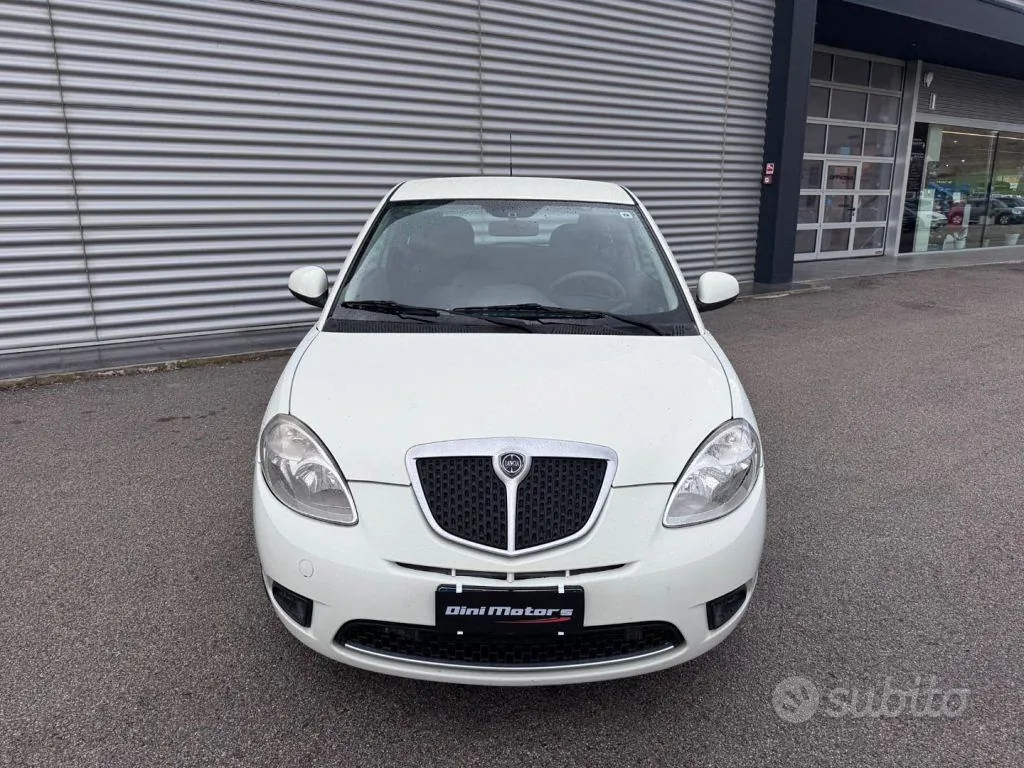 Lancia Ypsilon 2014 photo 2