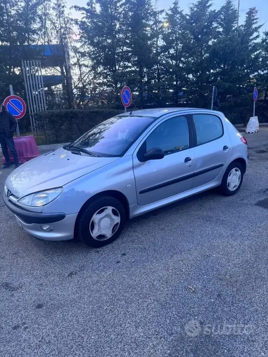 Peugeot 206 2001 photo 2