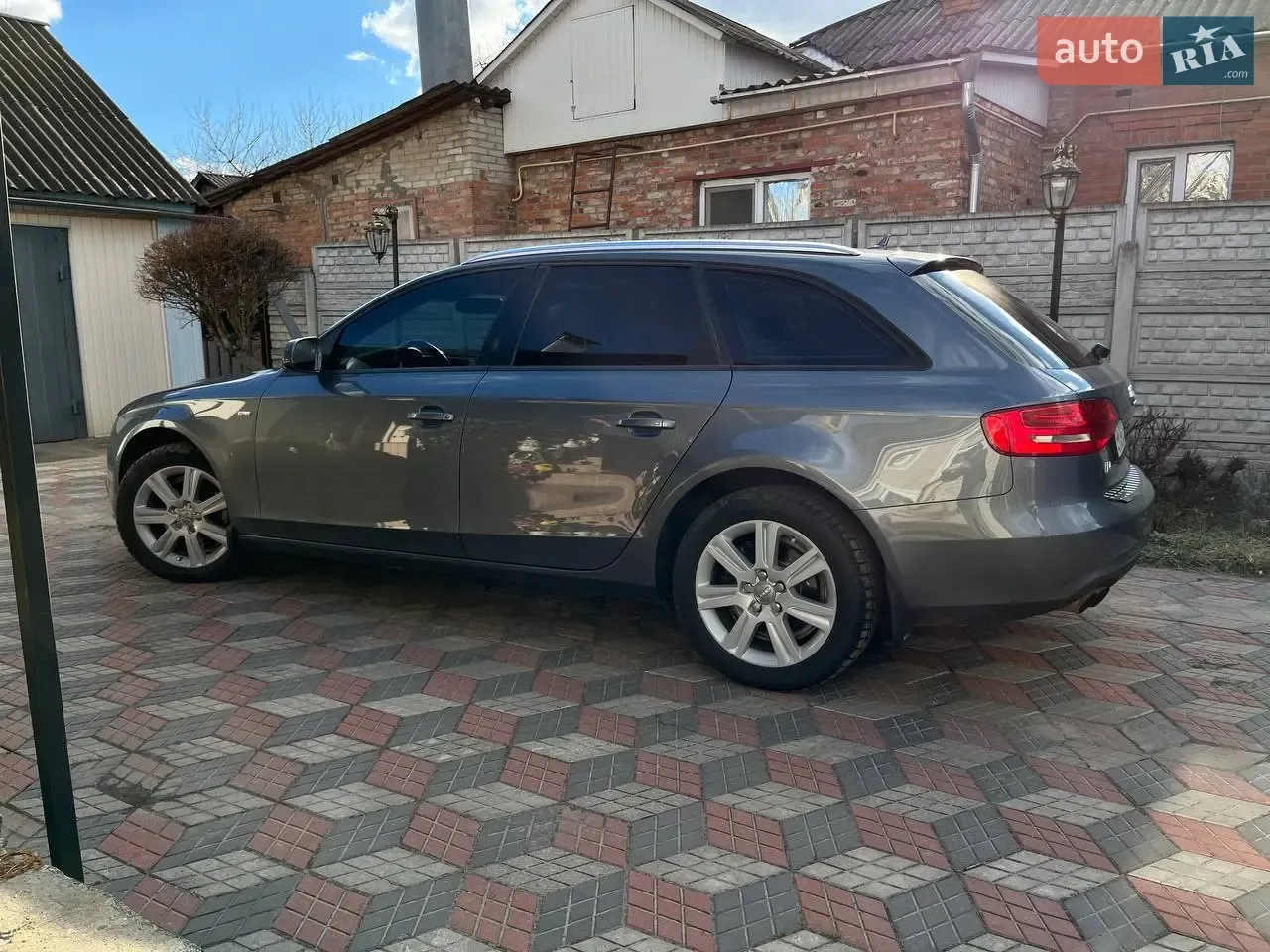 Audi A4 2012 photo 2