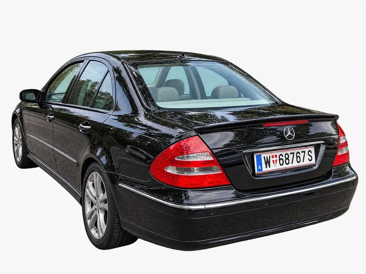 Mercedes-Benz E-Class 2004 photo 2