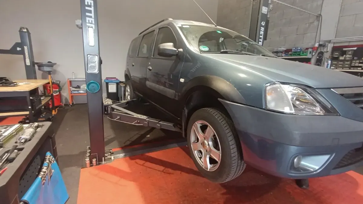 Dacia Logan 2008 photo 2