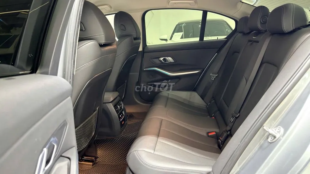 BMW 3 Series 2023 photo 3