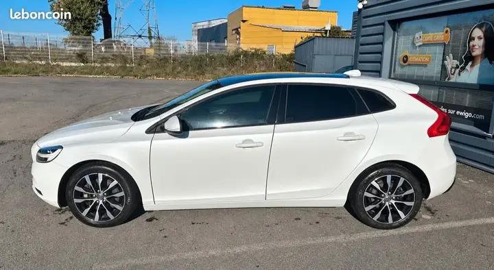 Volvo V40 2019 photo 2