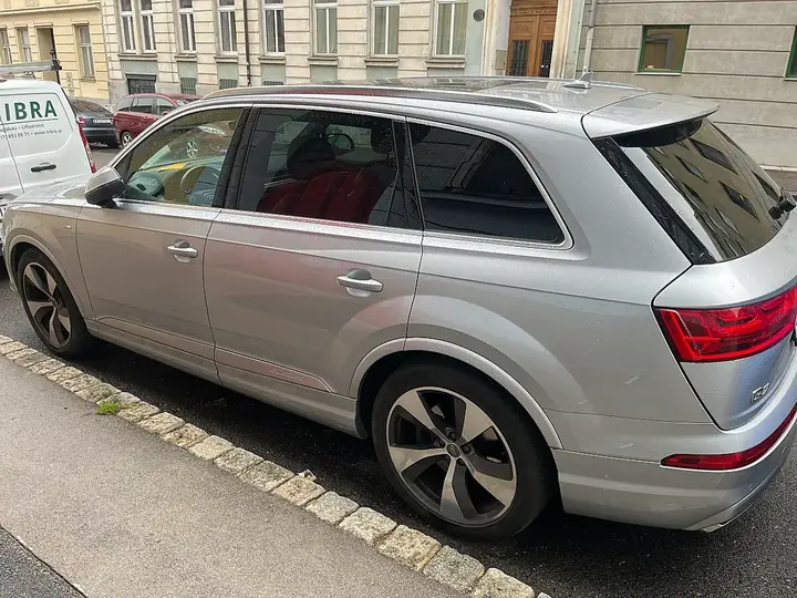 Audi Q7 2016 photo 2