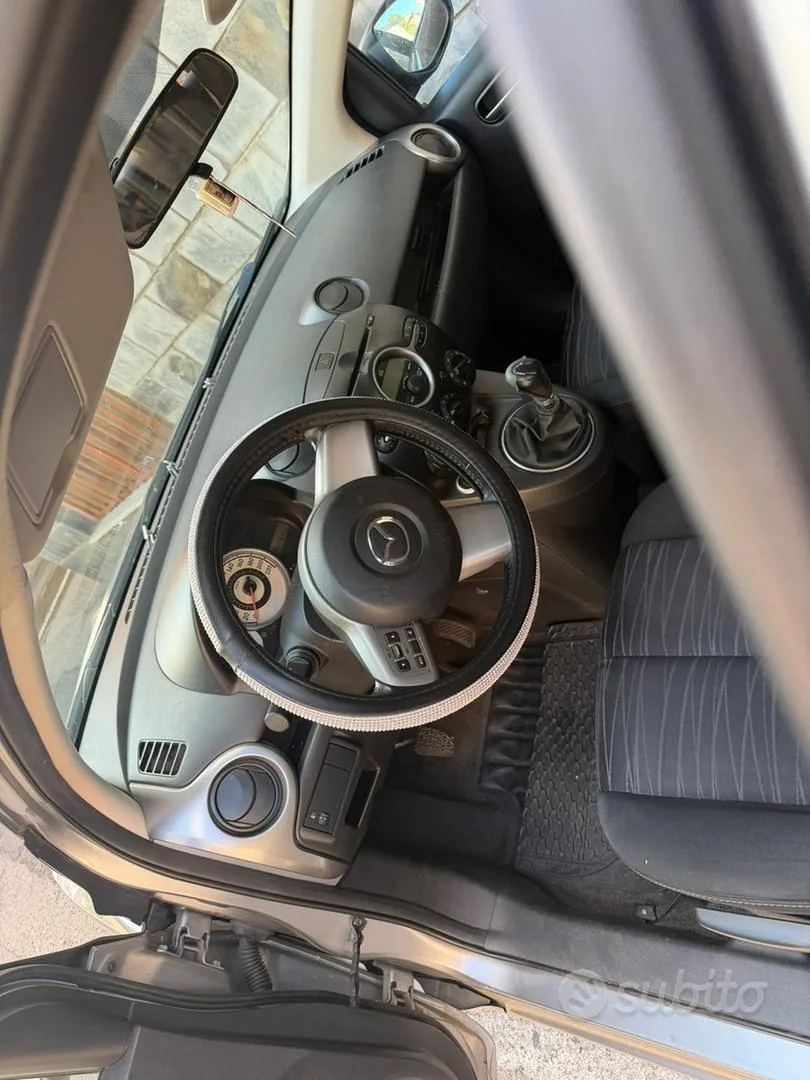 Mazda Mazda2 2010 photo 3
