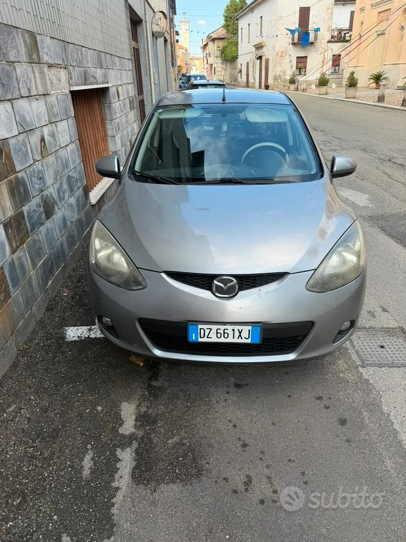 Mazda Mazda2 2010 photo 5
