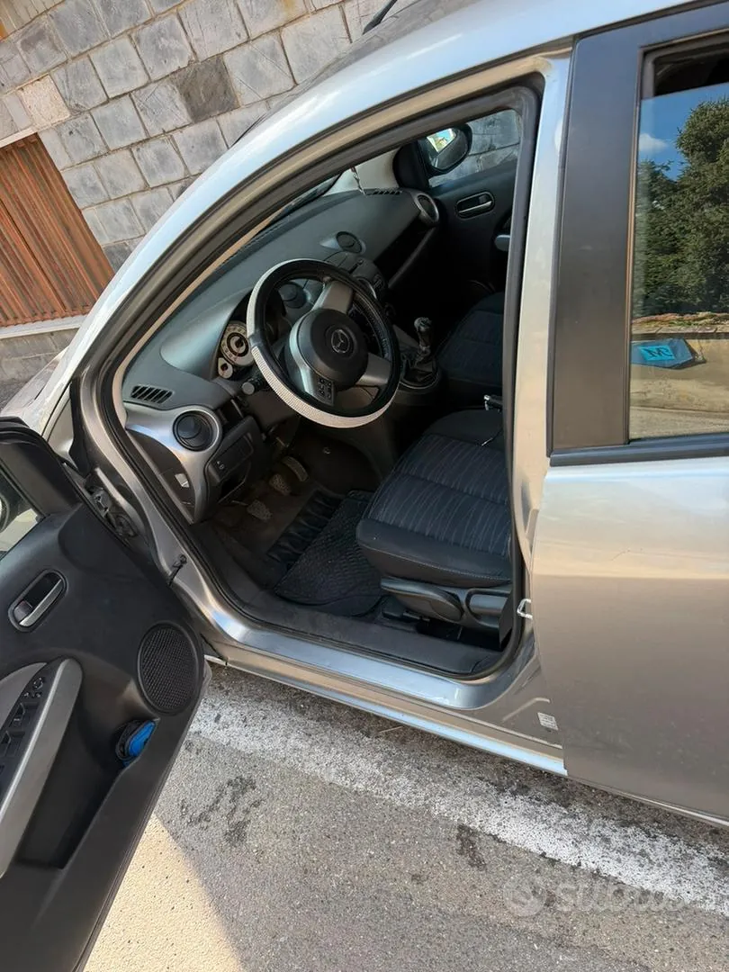 Mazda Mazda2 2010 photo 4