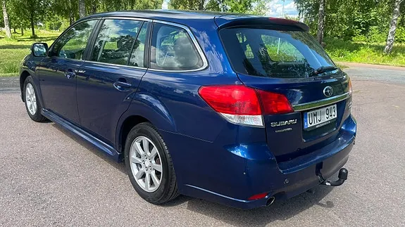 Subaru Legacy 2011 photo 4
