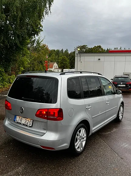 Volkswagen Touran 2012 photo 2