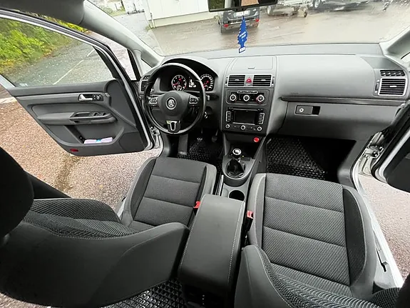 Volkswagen Touran 2012 photo 3