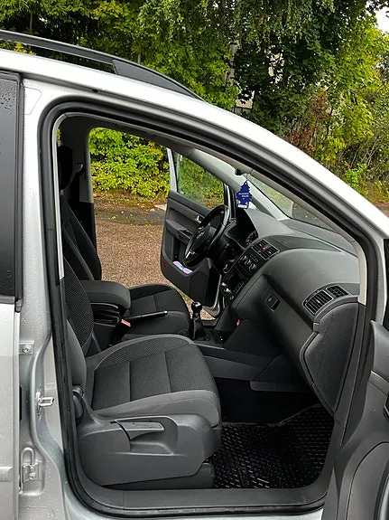 Volkswagen Touran 2012 photo 4