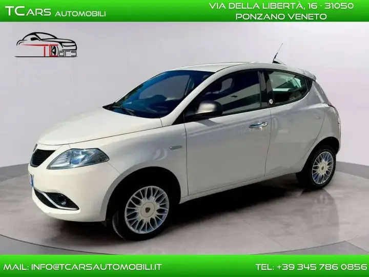 Lancia Ypsilon 2016 photo 2