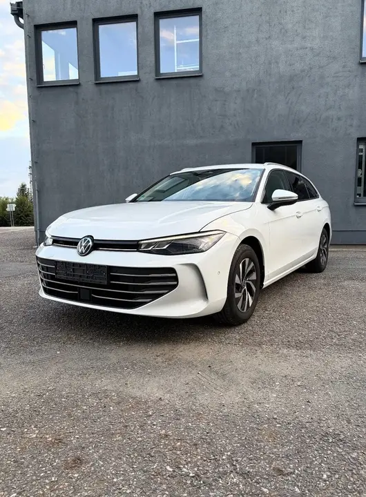 Volkswagen Passat 2025 photo 2