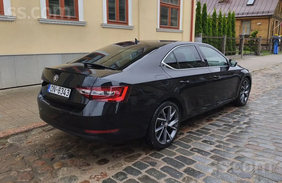 Skoda Superb 2018 photo 3