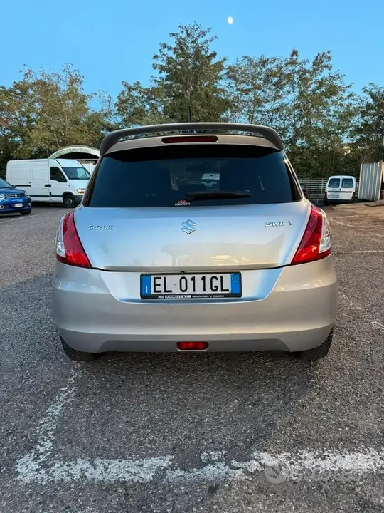 Suzuki Swift 2011 photo 4