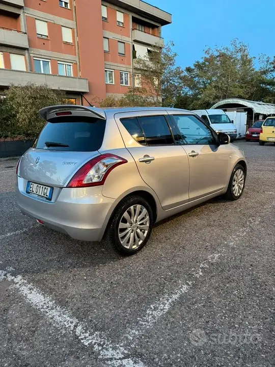Suzuki Swift 2011 photo 3