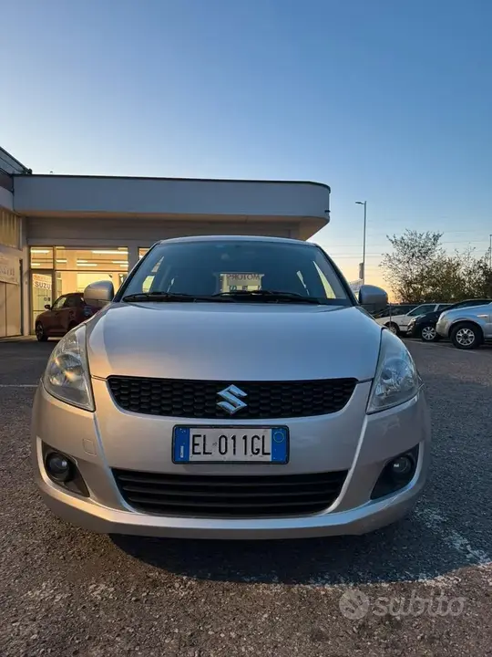 Suzuki Swift 2011 photo 2