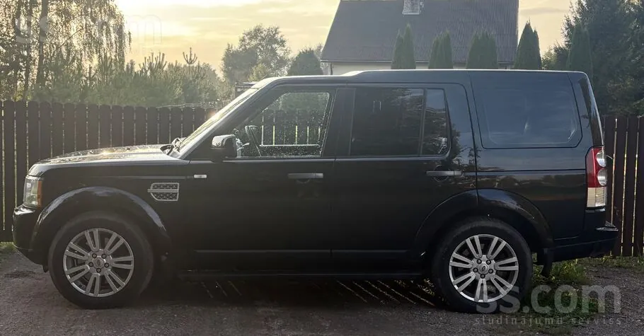 Land Rover Discovery 2011 photo 2