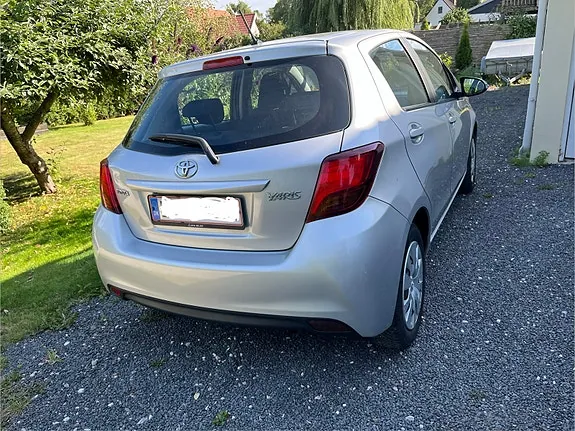Toyota Yaris 2015 photo 2
