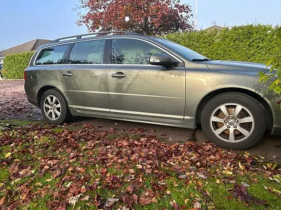 Volvo V70 2011 photo 2