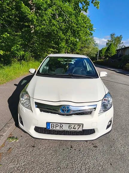Toyota Auris 2011 photo 2