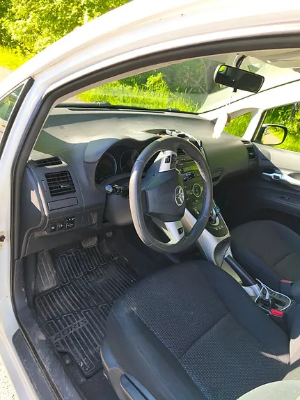 Toyota Auris 2011 photo 5